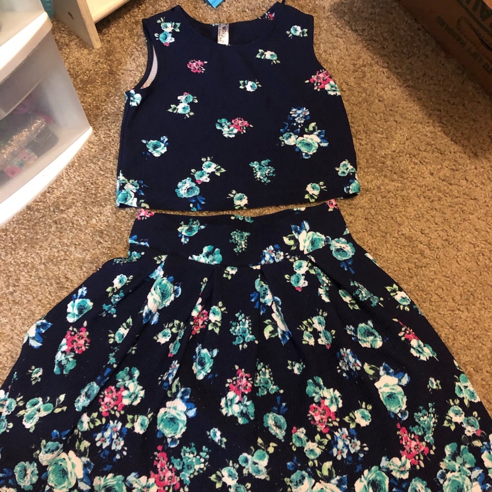 Knit Works SHIRT+SKIRT set! Only worn once. 👗
